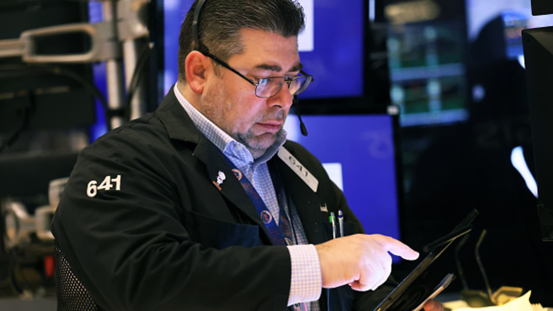 Las acciones invierten el curso ya que la inflación parece estancada con más ganancias minoristas en cubierta