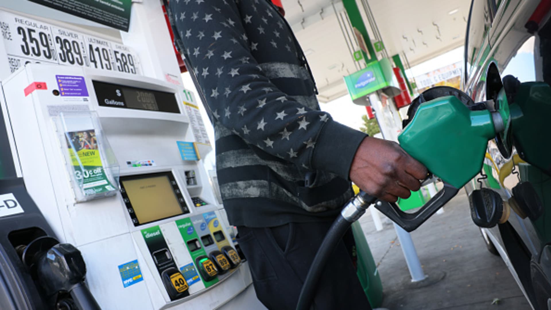 inflación caliente.  Los rendimientos de los bonos suben y las acciones bajan