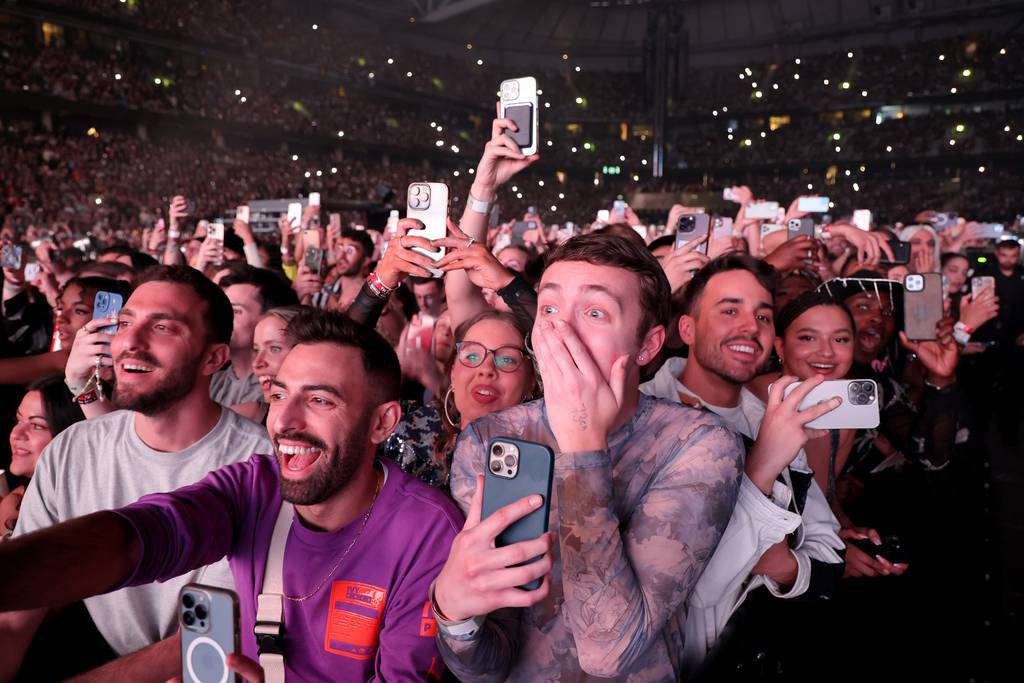 Los fanáticos reaccionan durante la noche de apertura del Renaissance World Tour de Beyoncé en el Friends Arena el 10 de mayo de 2023 en Estocolmo, Suecia. 