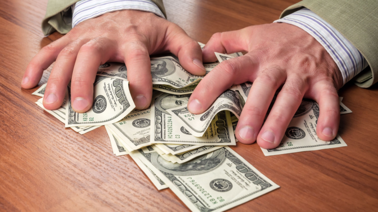 acciones para comprar en medio de la desaceleración de la inflación: 3 acciones que gritan compras a medida que la inflación se desacelera