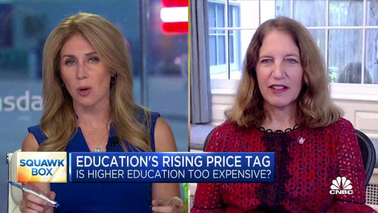 Presidente de American University sobre el aumento de los costos universitarios: debemos centrarnos en la propuesta de valor