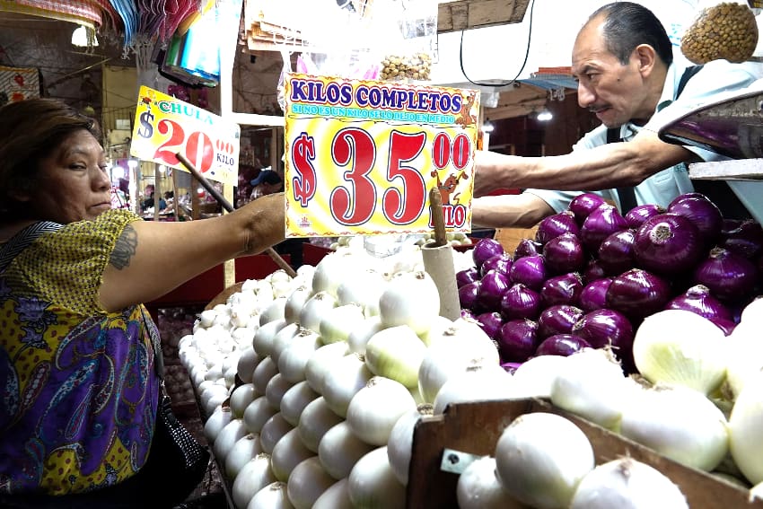 Verduras en un puesto del mercado
