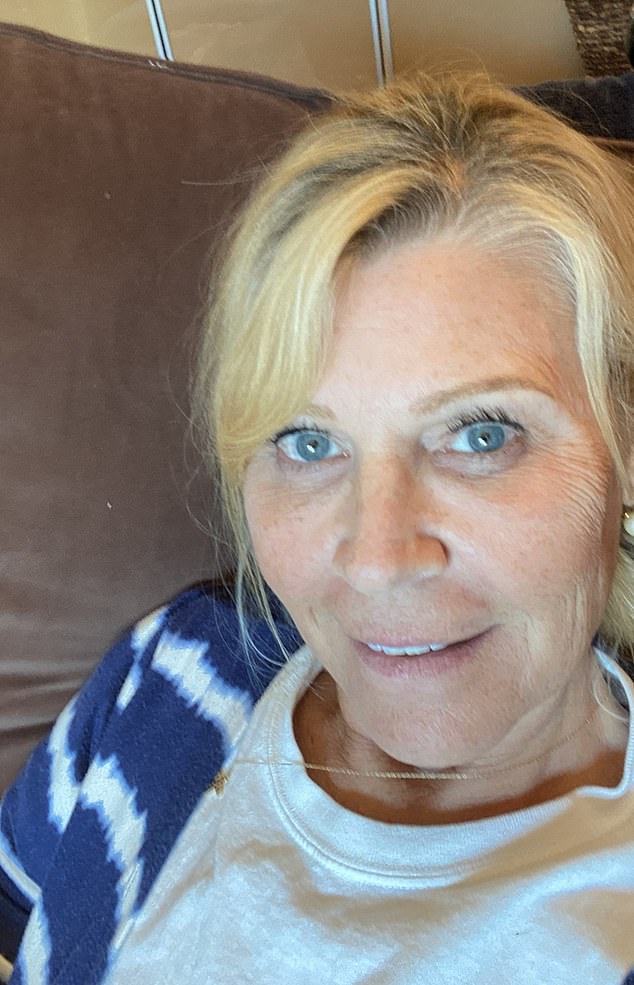 Caroline Ivey, de 57 años, en la foto, dijo a DailyMail.com que se está acercando a la marca del millón de dólares, a pesar de no haber ganado nunca más de 80.000 dólares en su vida.