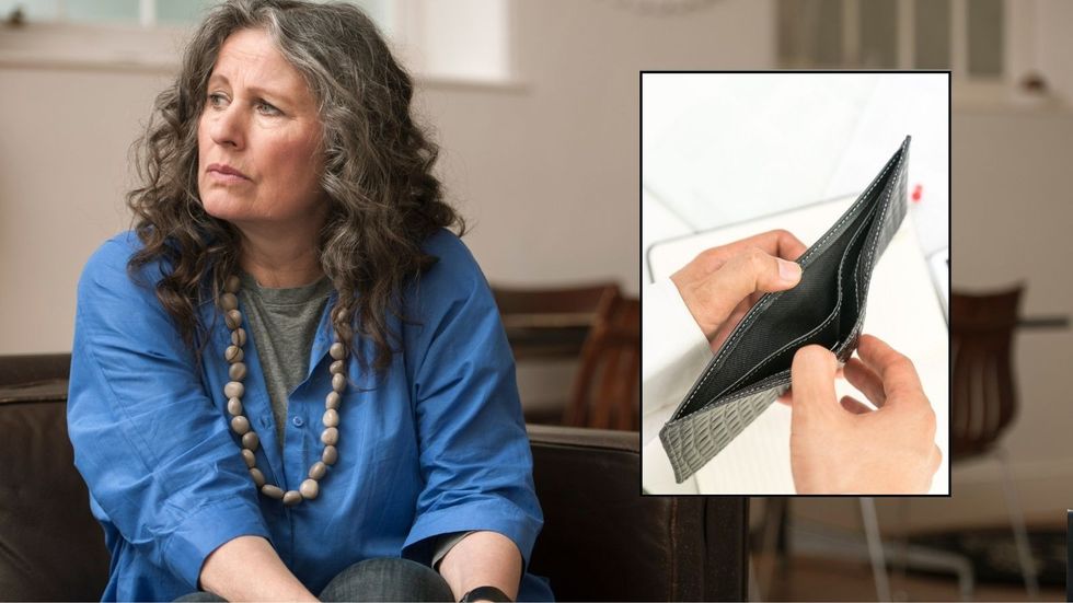 Las mujeres parecen preocupadas y con la billetera vacía