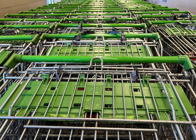 Cada vez es más difícil llenar su carrito de compras en Florida.