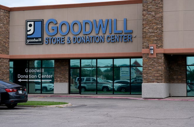 En la foto de una tienda Goodwill el 10 de julio en Oklahoma City.