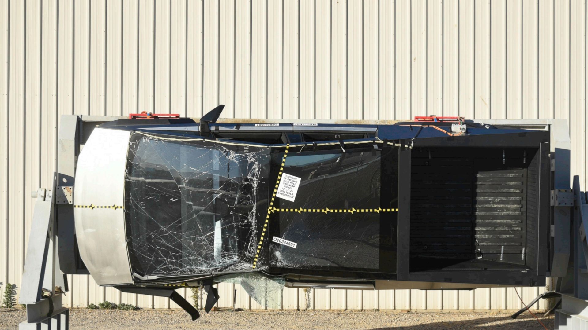 2025 Tesla Cybertruck Test Test Roop