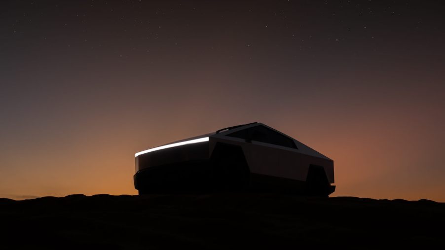 Tesla Cybratok con su poste de luz está iluminado en inter -arab.