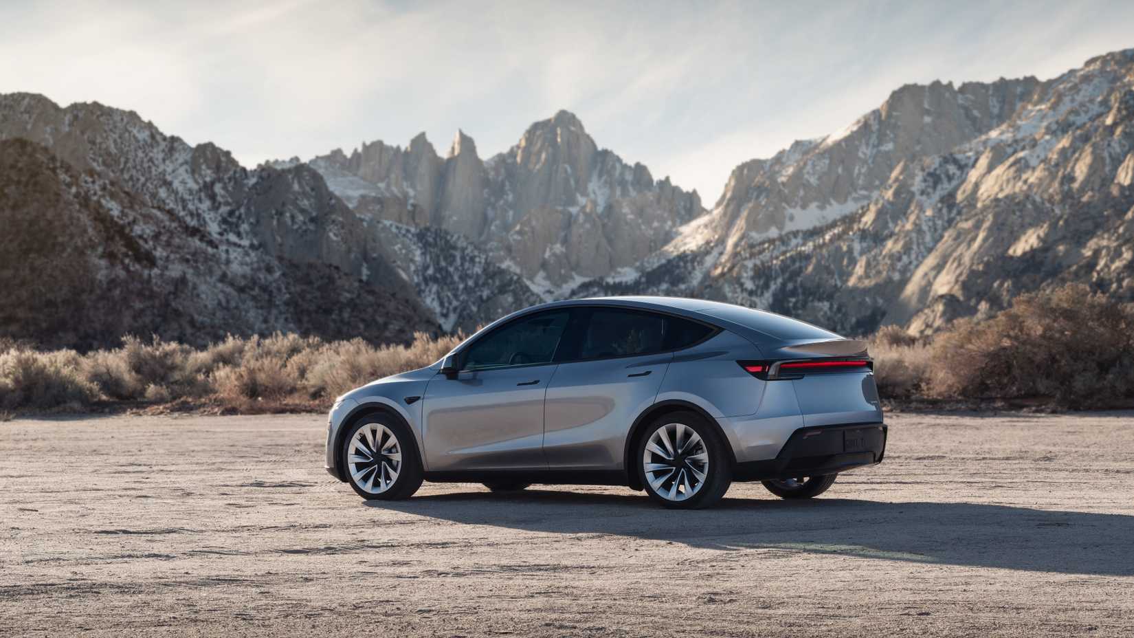 2025 Tesla Modelo Y A TSURIT LAURIT LACERSE REACA MINE CONDUCCIÓN 3/4