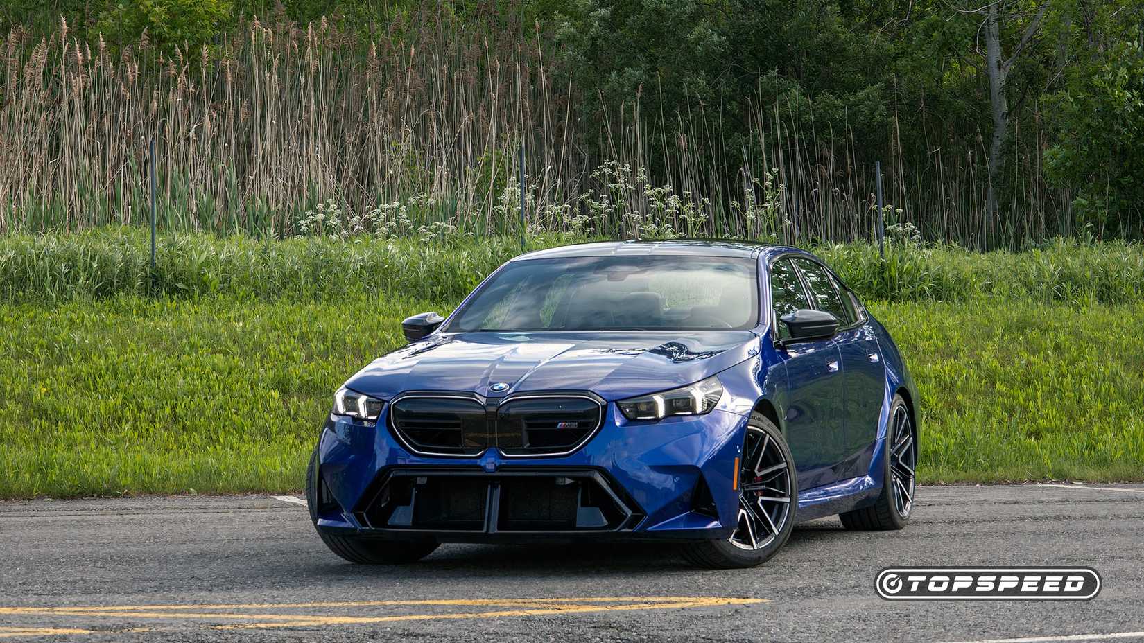 2025 BMW M5 Freeer tres trimestres de velocidad 1 velocidad