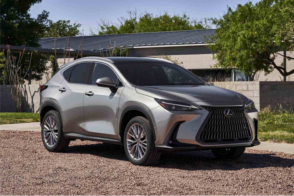 Dinero 2025 Lexus NX 350h Hannah en la observación del ángulo frontal derecho