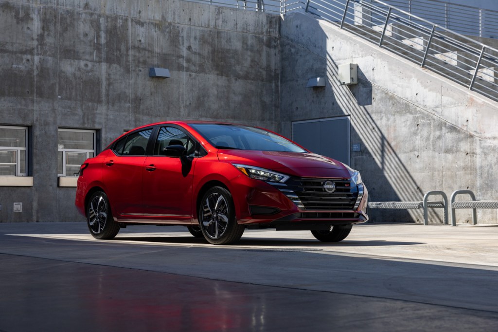 Nissan Red 2025 Visa Henanim en la respuesta correcta correcta
