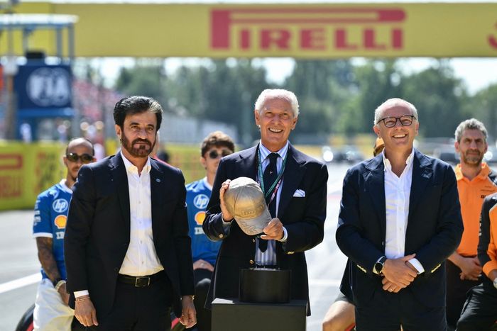 Presidente de la FIA Muhammad Ben Solarm (L),