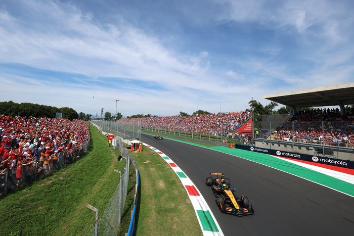 Lando Norris, McLaren, Max Verstan, Red Bull Race