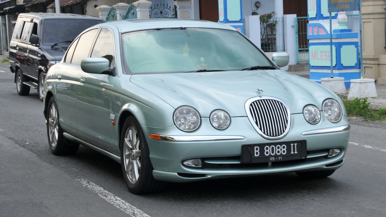Vista frontal de Jaguar S.