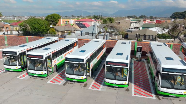 El Arrowgate Depot de Ciudad del Cabo, equipado con unidades MaxiCharger DC Fast de Autel Energy, impulsa la creciente flota de autobuses eléctricos de la ciudad, el centro público de carga de autobuses eléctricos más grande de Sudáfrica.
