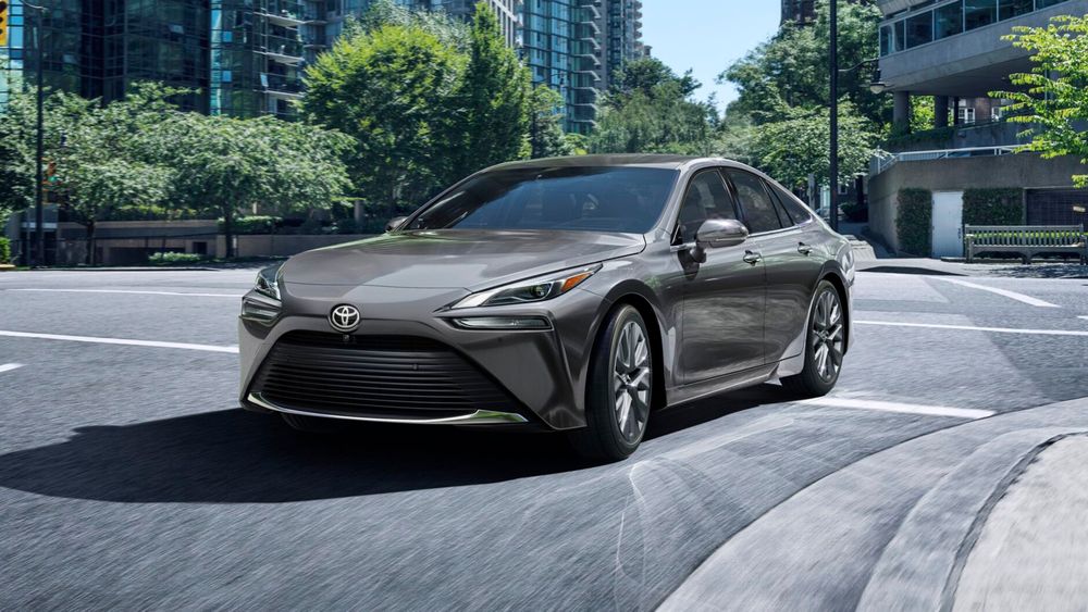 1 Vista frontal del Toyota Mirai 2025