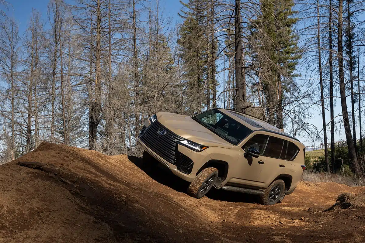 2025 lexus lx 700h bola superior