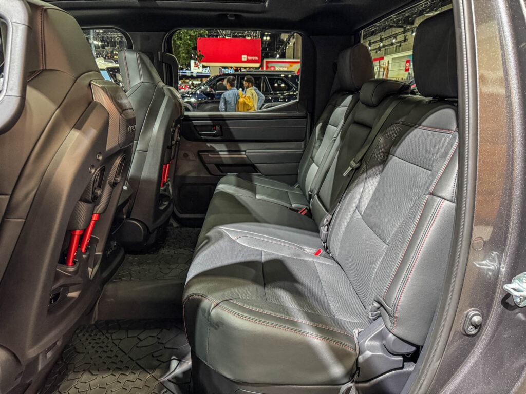 Asiento trasero híbrido Toyota Tundra 2026