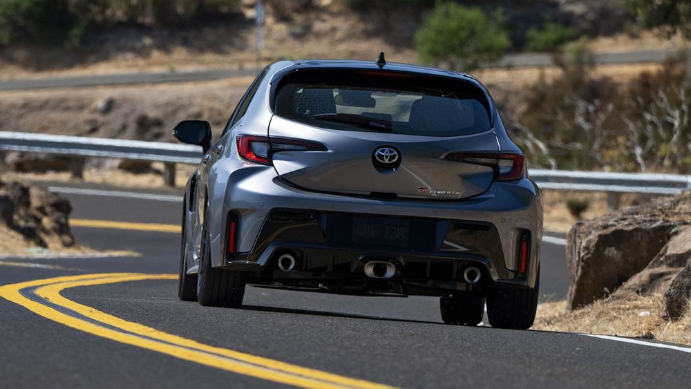 2026 Toyota GR Corolla PremiumPlus Gris 307