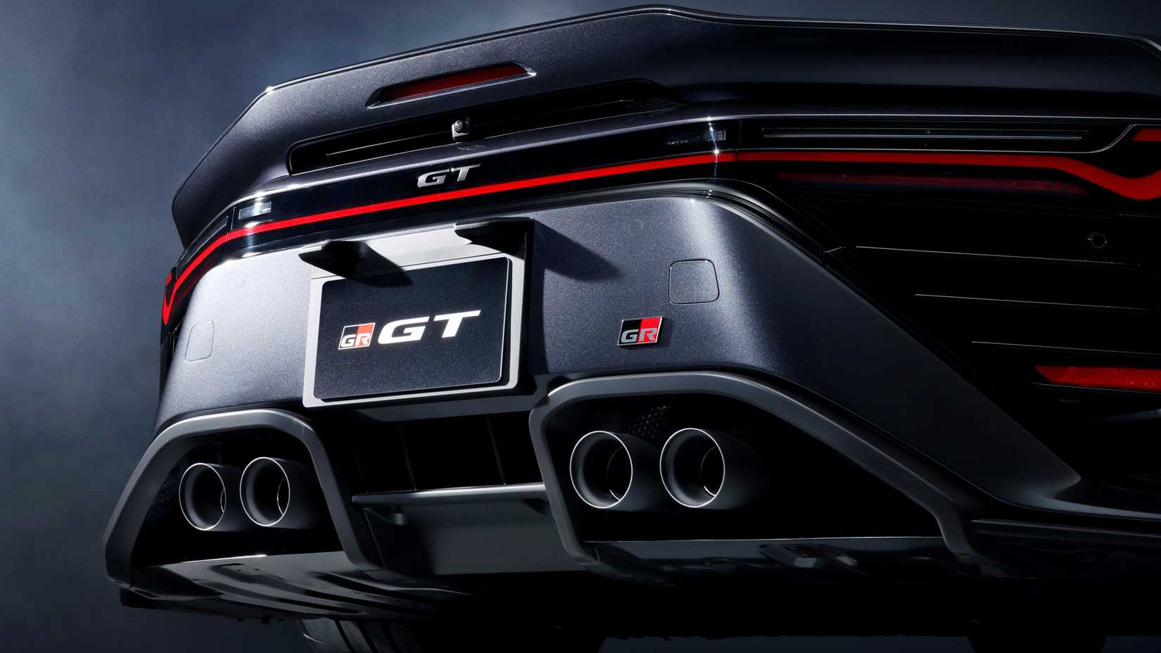 Toyota GR GT en la parte trasera