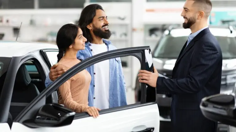 Las pautas del impuesto sobre la renta explican quién es elegible para un nuevo descuento fiscal en los intereses de préstamos para automóviles, con limitaciones en cuanto a ingresos, tipo de vehículo y uso.