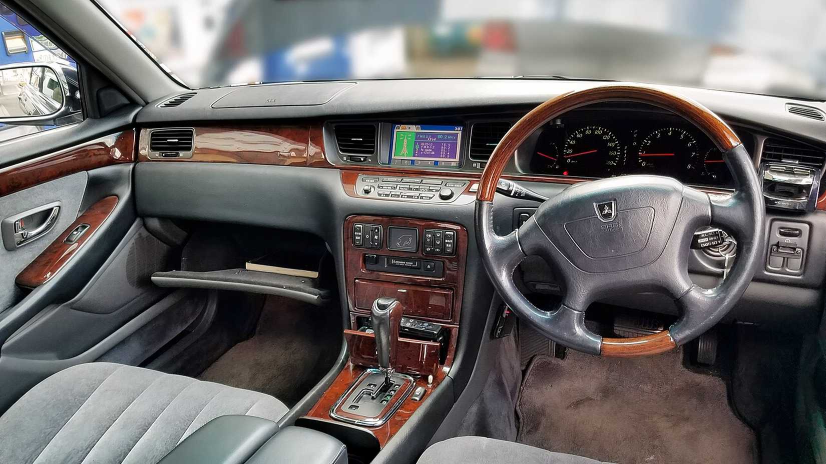 2000_mitsubishi_proudia_interior