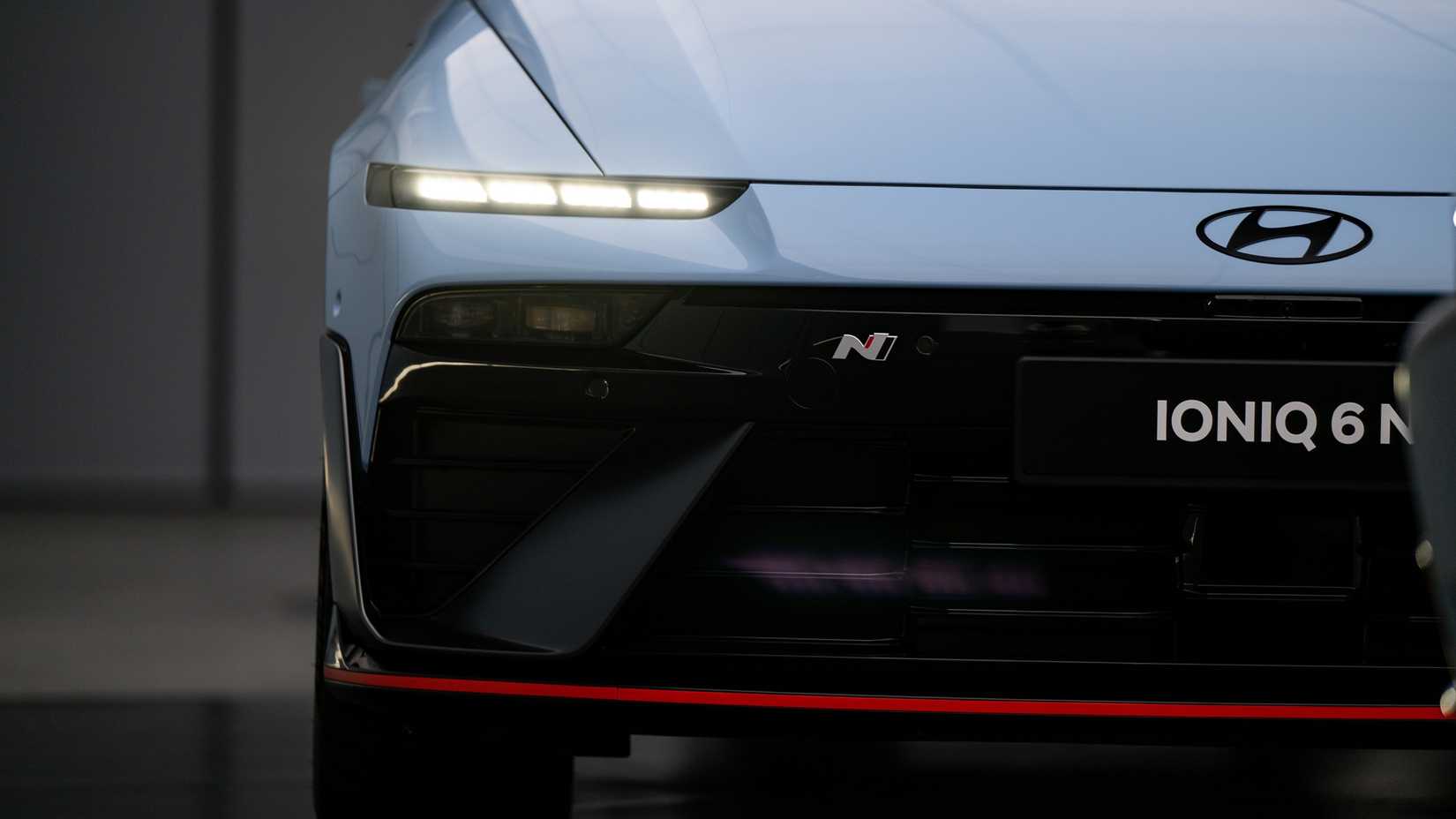 Detalle del frente del Hyundai Ioniq 6 N 2026