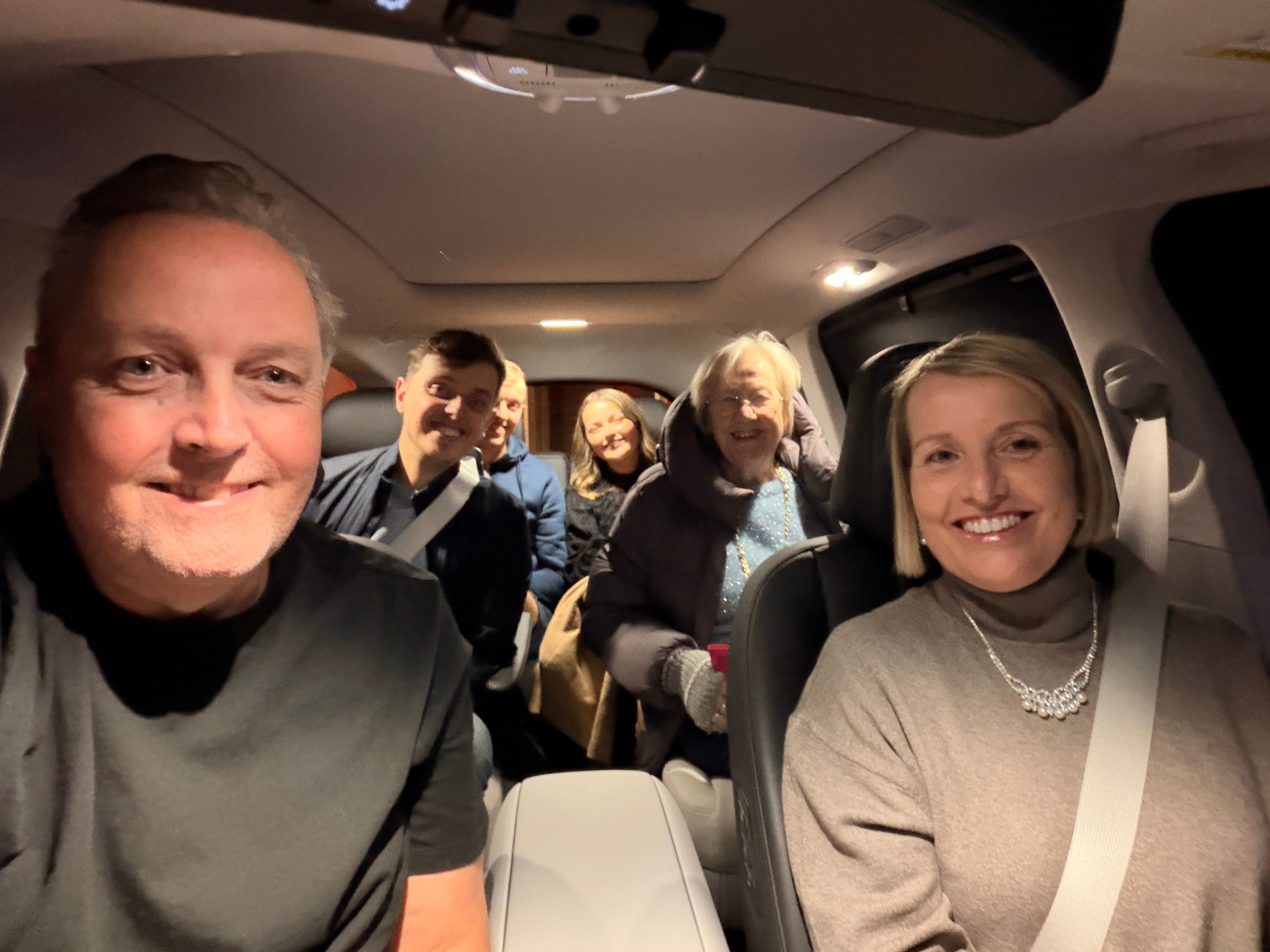 Seis adultos disfrutaron de un viaje de lujo y comodidad en el Hyundai Ioniq 9