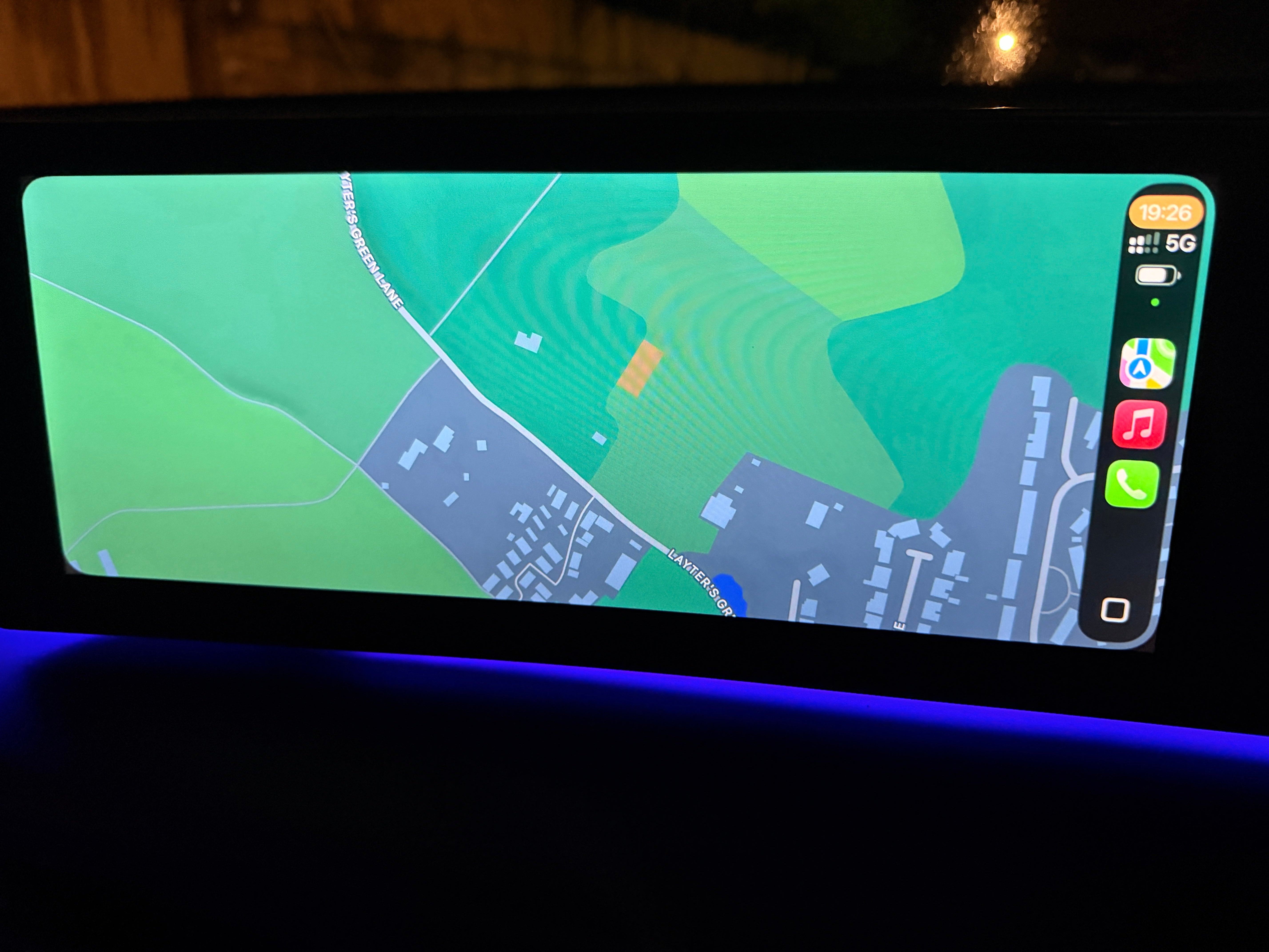 La pantalla de infoentretenimiento del Hyundai Ioniq 9 es grande y clara, pero está bloqueada en el modo Apple CarPlay