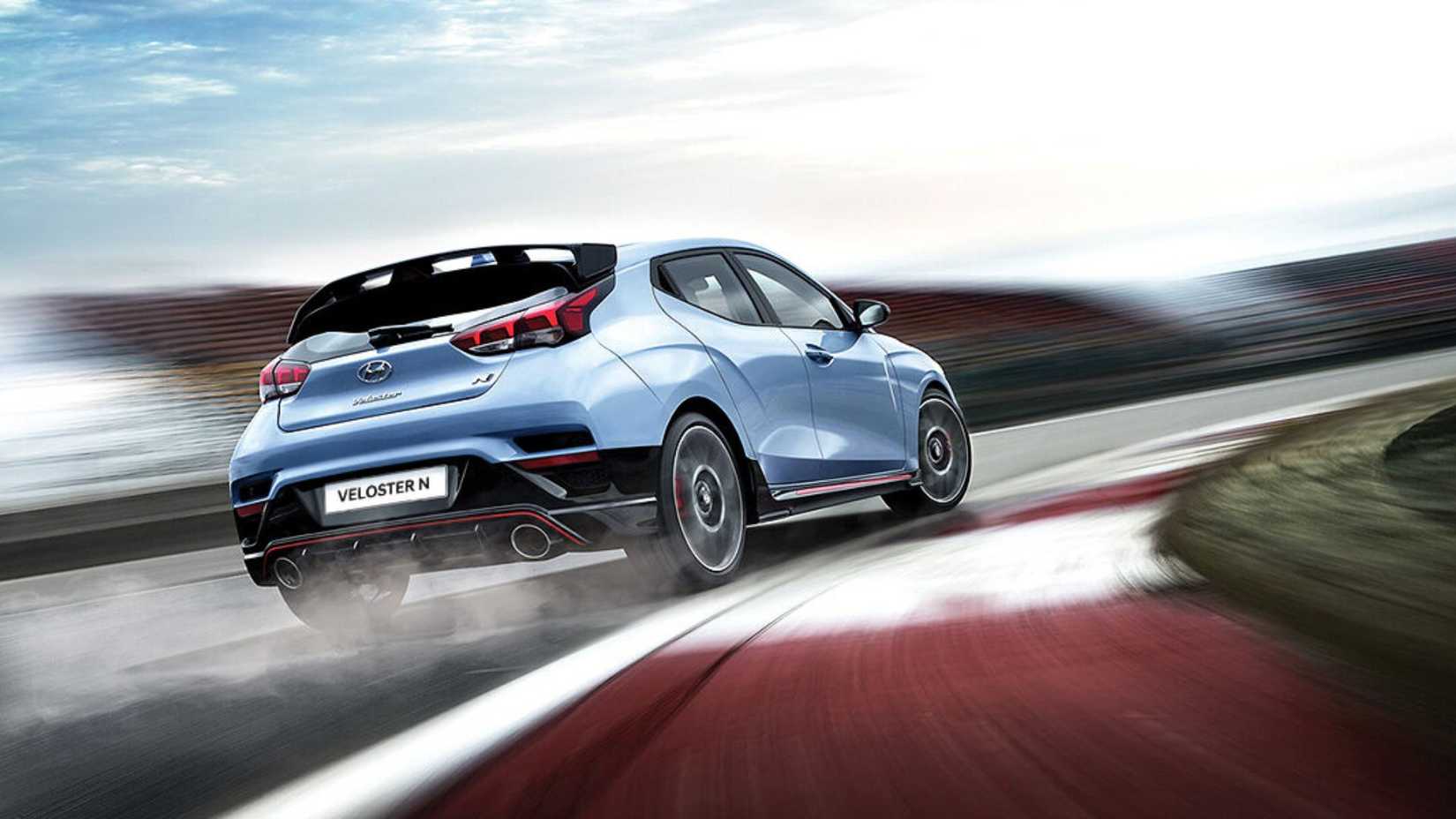 2019-2022 Hyundai Veloster N Performance Vista trasera azul Ángulo de pista de conducción